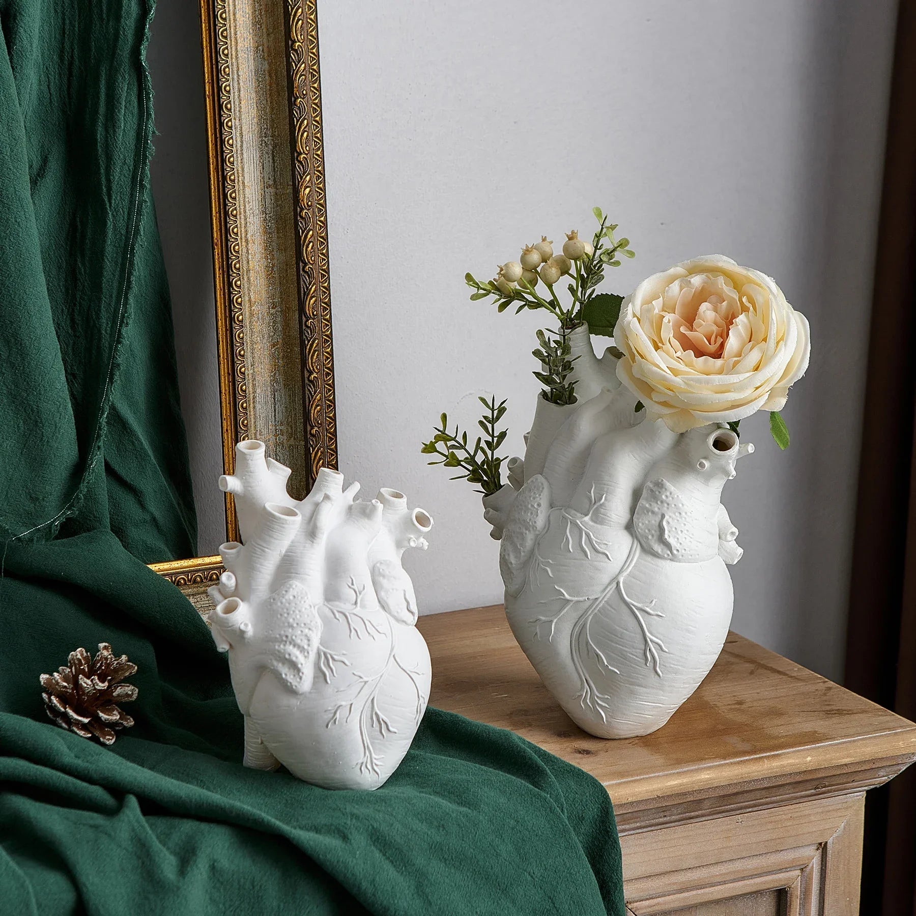 Heart-Shaped Resin Vase - Elegance and Originality - Emelay